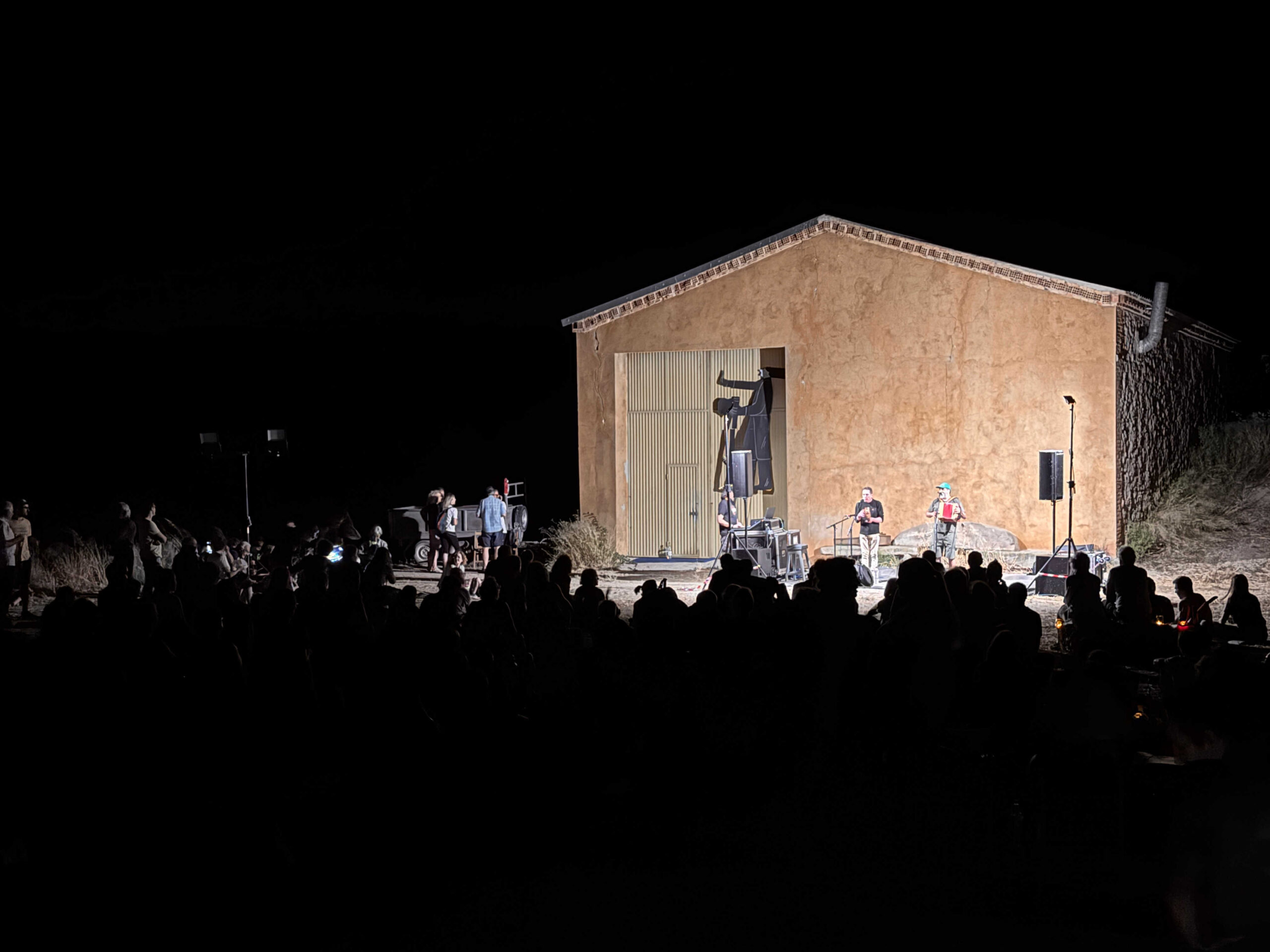Concert per uns pobles vius, amb Folk a mitges, i a l'emplaçament on es pretén construïr la macrocentral de biogàs de La Sentiu.