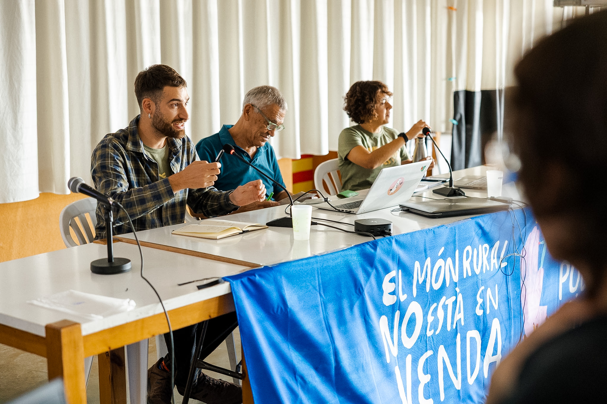 ponències dins del cicle "pobles vius o territori de merdes?"