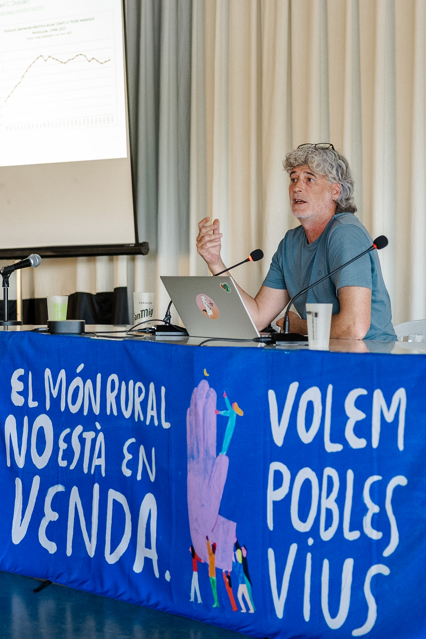 ponències dins del cicle "pobles vius o territori de merdes?" - Sergi Saladié exposant